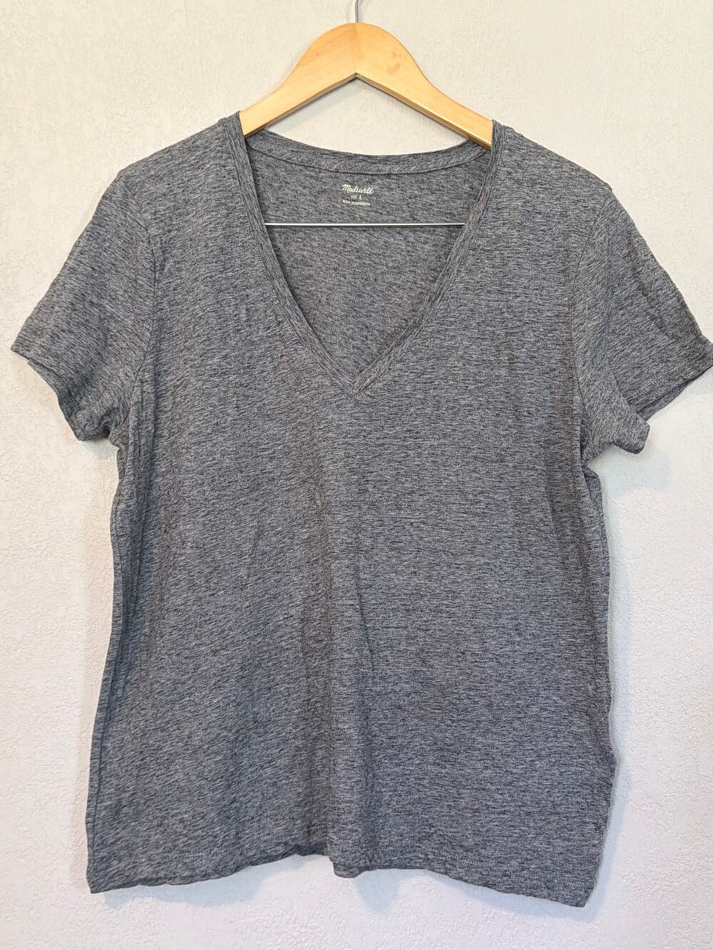 Madewell Women’s Gray V-Neck Tee, L
